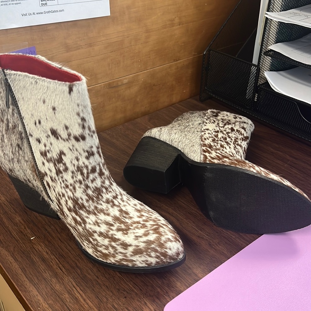 Alcalas booties- cow hair